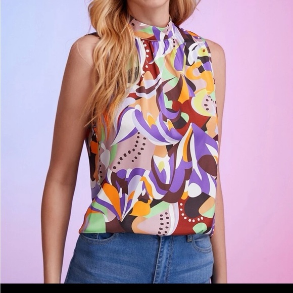 New sleeveless ALLOVER print halter top - Picture 3 of 5